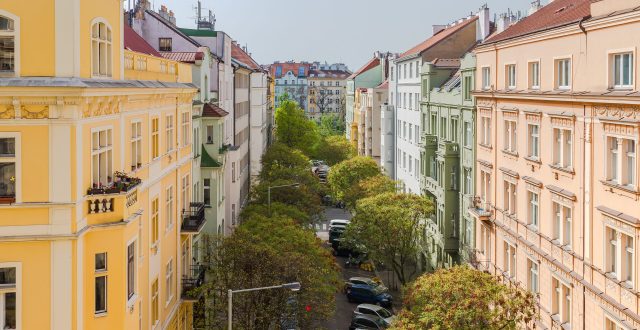 Vinohrady: když se pod omítkou probudí historie a developeři ji dokážou prodat i přes 300 000 Kč za metr čtvereční